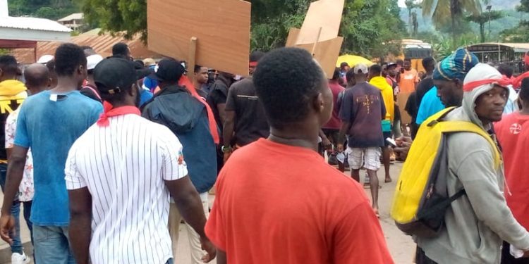 Obuasi Youths Stage demonstration against Leaders over Unemployment and Hardship