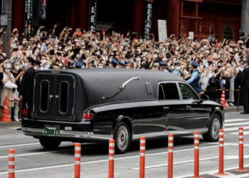 Japanese mourners pay last respects to ex-Prime Minister Shinzo Abe at funeral