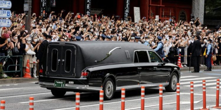 Japanese mourners pay last respects to ex-Prime Minister Shinzo Abe at funeral