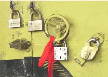 Traders in Kumasi Which is NPP’s Stronghold lock up shops to protest fall of Cedi; high taxes