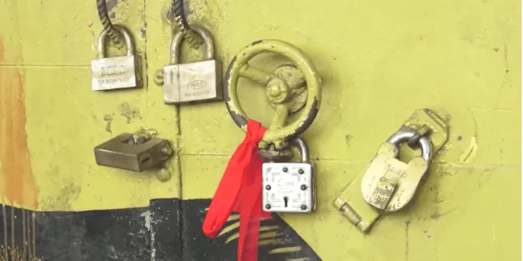 Traders in Kumasi Which is NPP’s Stronghold lock up shops to protest fall of Cedi; high taxes