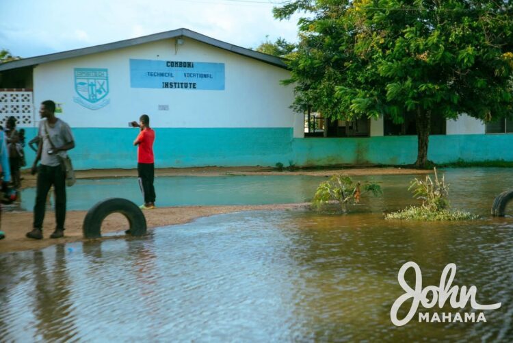 H.E John Mahama Has visited Communities Along the Volta River Affected by the Akosombo Dam Spillage