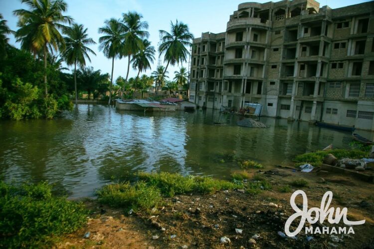 H.E John Mahama Has visited Communities Along the Volta River Affected by the Akosombo Dam Spillage