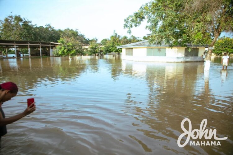 H.E John Mahama Has visited Communities Along the Volta River Affected by the Akosombo Dam Spillage