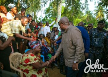 H.E John Mahama Has visited Communities Along the Volta River Affected by the Akosombo Dam Spillage