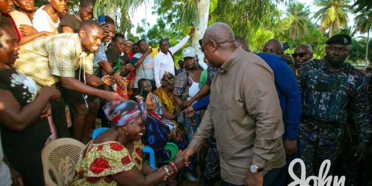 H.E John Mahama Has visited Communities Along the Volta River Affected by the Akosombo Dam Spillage